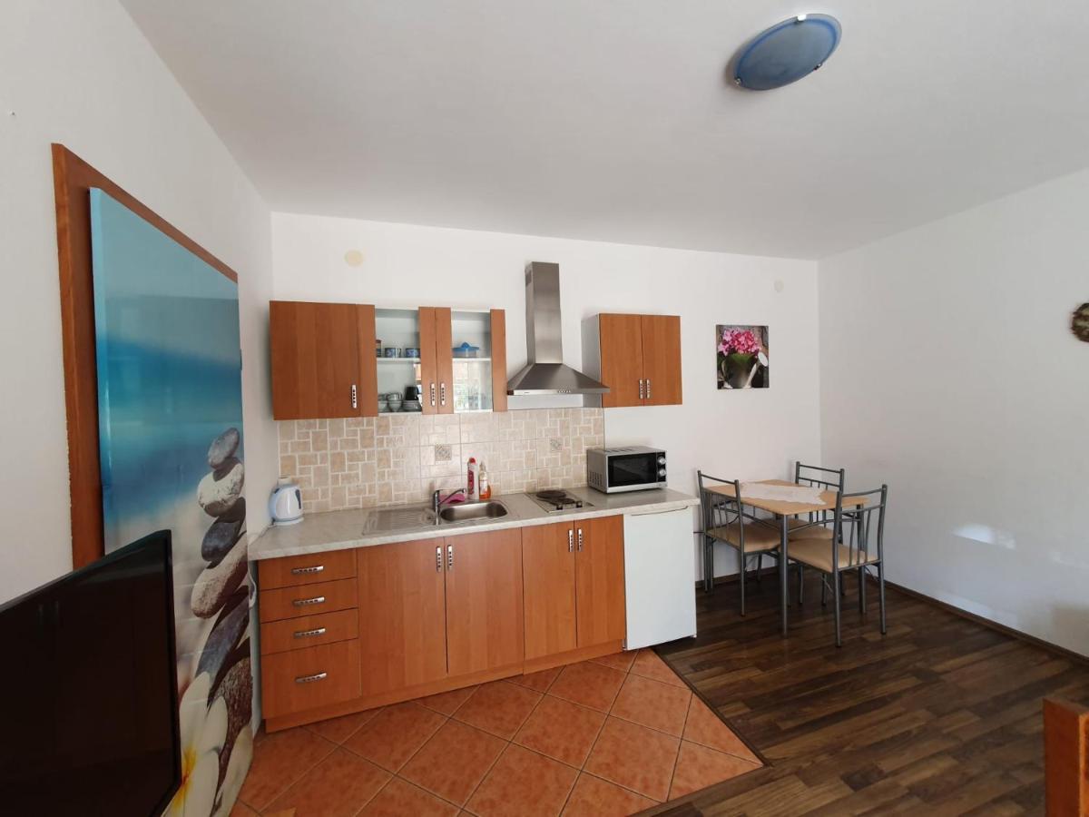 Apartments Topalovic Kostrena Exterior foto