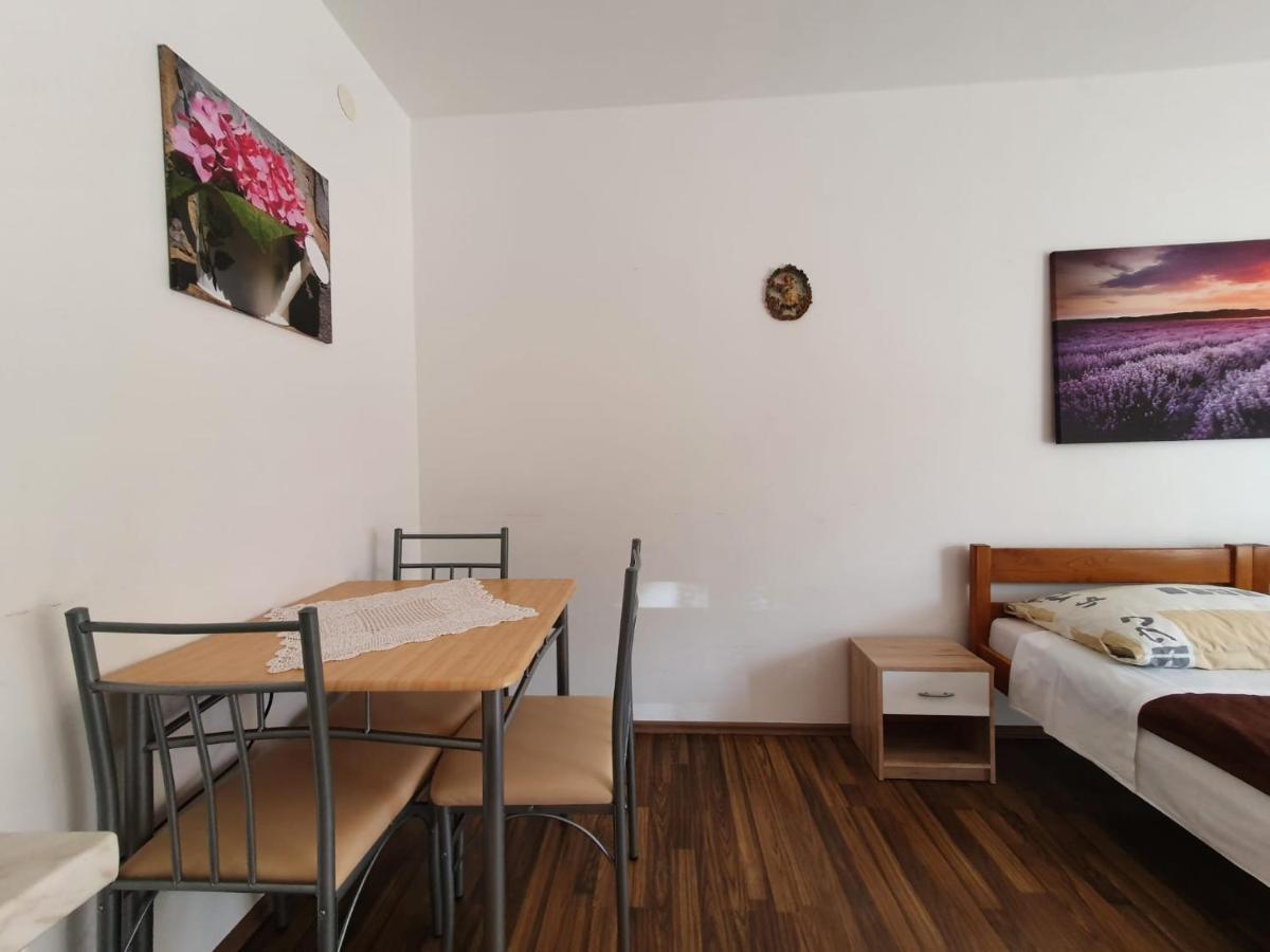 Apartments Topalovic Kostrena Exterior foto