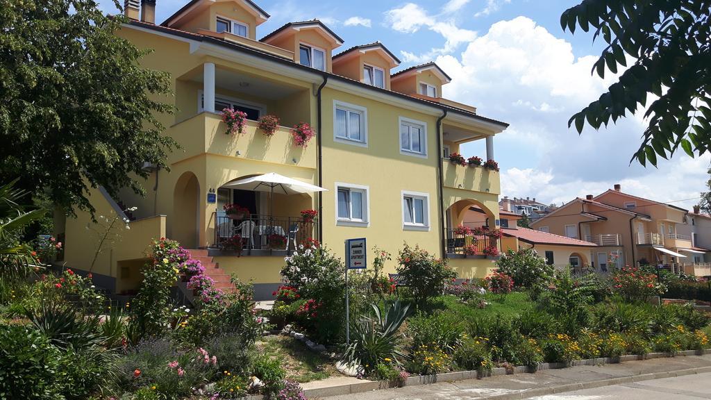 Apartments Topalovic Kostrena Exterior foto