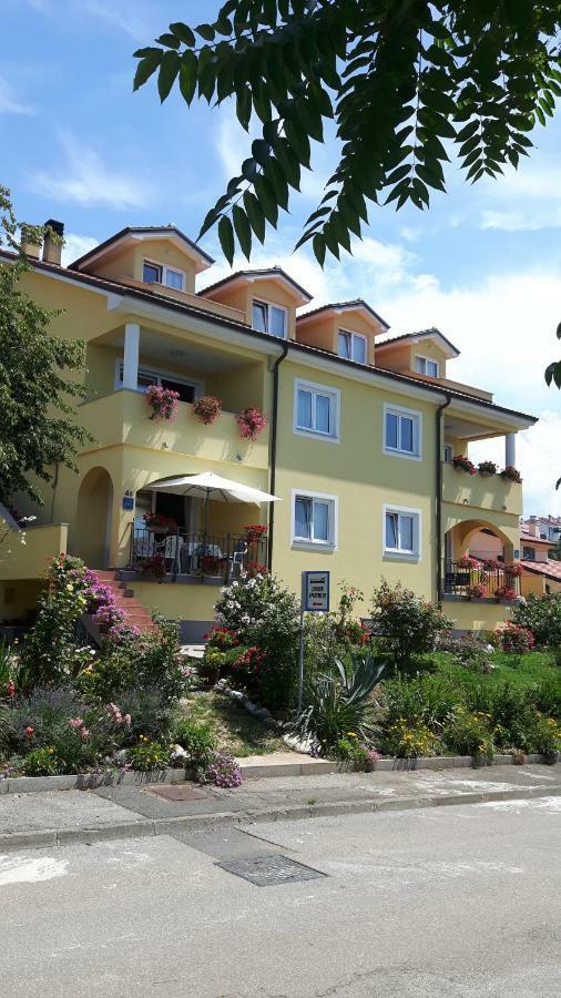 Apartments Topalovic Kostrena Exterior foto